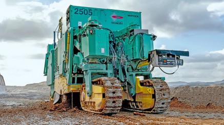 Wirtgen surface miners allow limestone to be mined in Ube Isa quarry in an environmentally friendly way that doesn’t affect the surrounding area.