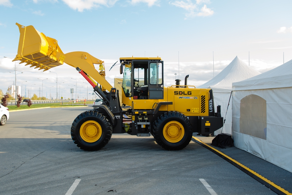 SDLG-launches-LG953-wheel-loader-in-Indonesia-03