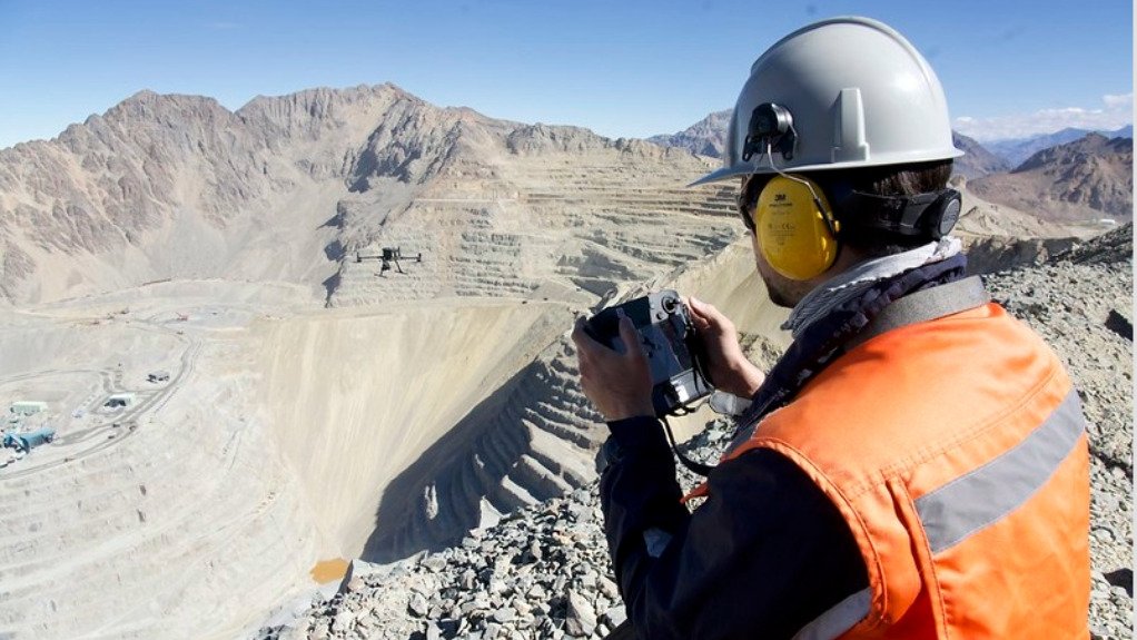 Codelco, Anglo American set to jointly operate neighboring Chile mines, newspaper reports