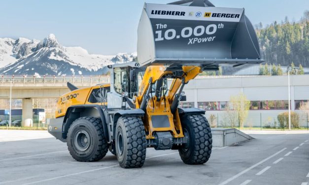 Liebherr and ZF hit 10,000th loader milestone