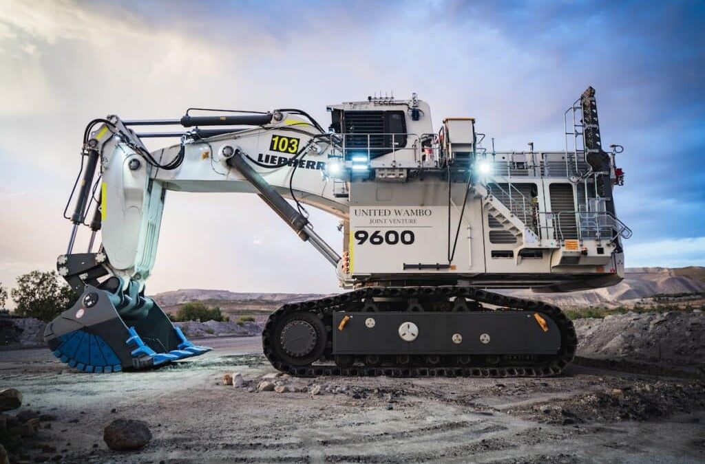 Liebherr-Australia and Glencore ink major equipment deal